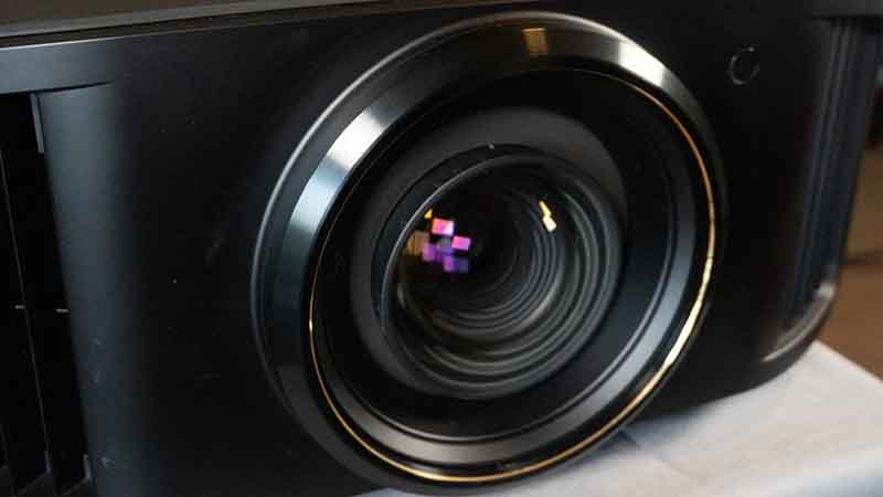 JVC-RS4200-Sample-lens