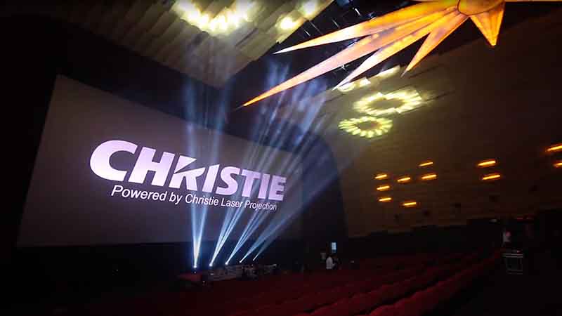 Christie-DWU1400_LifeStyle